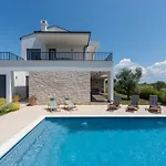 Villa Tola Rapavel