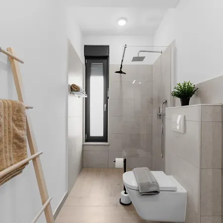 Вилла Tola Rapavel