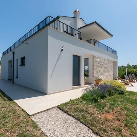 Tola Villa Rapavel